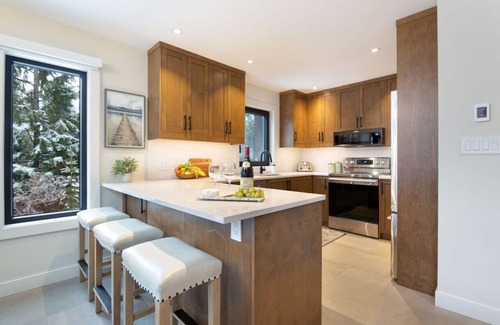 Upper Village House | True ski-in/out: close to village with Private HT