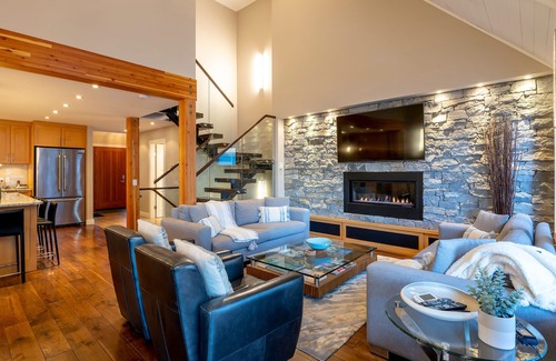Upper Village House | True Ski-In/Ski-Out | Luxurious 3.5BR | Private Hot Tub | Garage | Managed By Aloha Whistler
