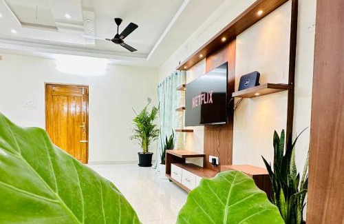 Tirupati Apartment | TrueLife - 3BHK Luxury Suites - PS4 Veg Restaurant, on the way to Balaji Temple - 2500 SFT large Signature Apartments - Modular Kitchen - Super fast WiFi, Smart TV, 250 Jio Channels - Parking - Easy access to all Temples - Top service with lots of Love