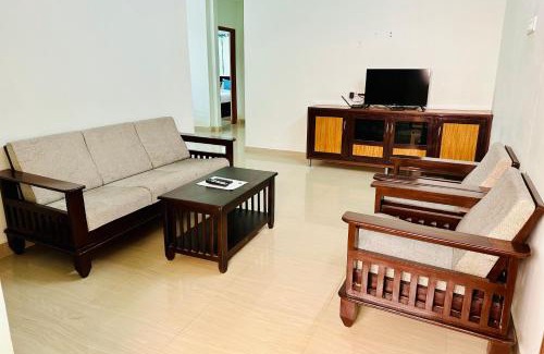 Tirupati Apartment | TrueLife Comfort Inn - Near PS4 veg restaurant - On way to Balaji Temple - 2BHK AC apartments - Coffee Tea Milk - Fast WiFi, Kitchen, Dining, Android TV, Parking - Easy access to Airport, Railway Station and to all Temples - Top service with lots of Love