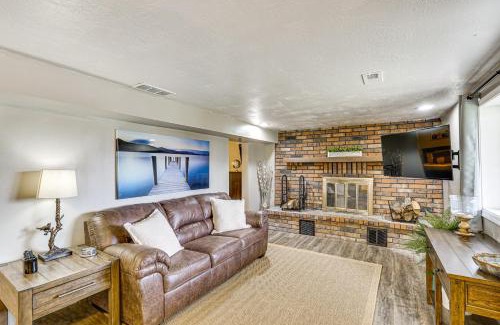 Clinton House | Truman Lake Retreat Large Deck and On-Site Fishing!