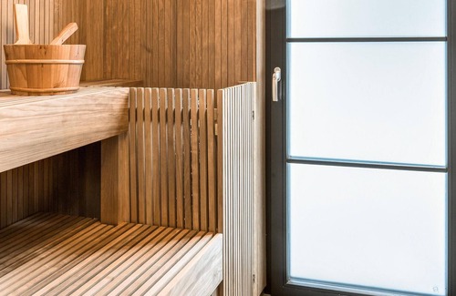 Stoten House | Try a comfortable mountain vacation near the river, Görälven