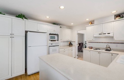 Delta House | Tsawwassen Vancouver 4Bdrm Pets OK. 30% discount shown for monthly rentals