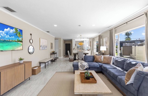 Island Estate Condo | tStylish Waterfront Condo – Canal View, Close to Everything, Far from the Noise