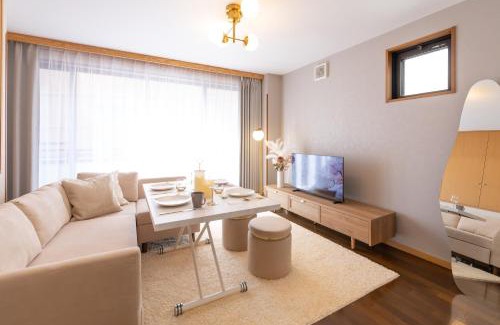 Shinsekai House | Tsutenkaku Royal House - Self Check-In Only