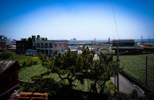 Andeok Hostel | ttottot Jeju Backpackers