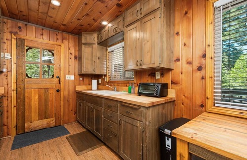 West Village Cabin | Tucked in Shaver Lake’s West Village and walking distance to shops, restaurants, and the lake!
