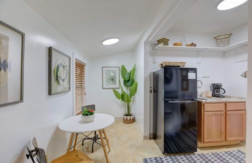 Midtown House | Tucker #2 (Studio) · Studio Oasis+Private Patio -Super Walkable-Midtown