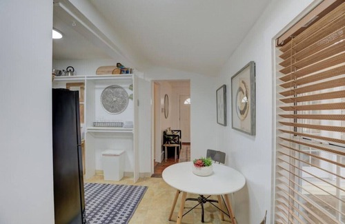 Midtown House | Tucker #2 (Studio) · Studio Oasis+Private Patio -Super Walkable-Midtown