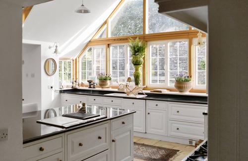 Newport Cottage | TUCKERS FARM, pet friendly, luxury holiday cottage in Gatcombe