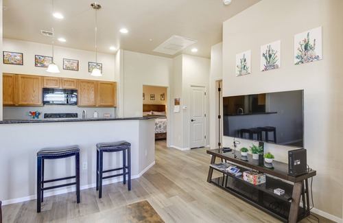 Tucson Condo | Tucson Condo Rental w/Balcony + Mountain View!