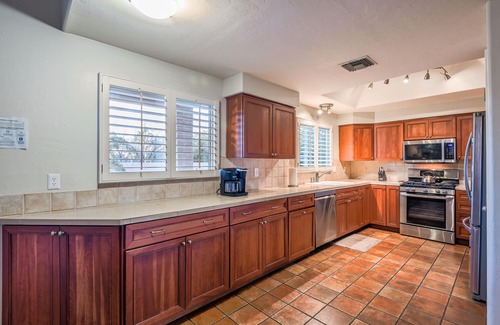 Copper Creek House | Tucson Oasis w/Heated Pool & Mountain Views!
