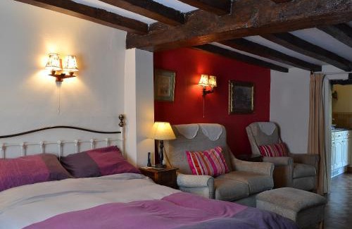 Romsey House | Tudor Cottage Studio