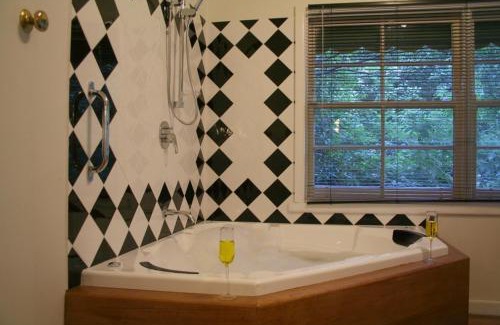 Mount Dandenong House | Tudor Cottages