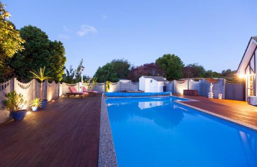 Paraparaumu Beach Bed & Breakfast | Tudor Manor Bed & Breakfast