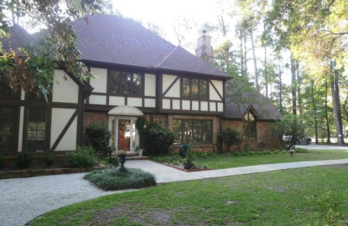 Summerville Bed & Breakfast | Tudor Oaks Inn