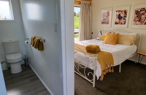Rotowaro Bed & Breakfast | Tui Cottage