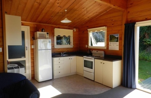 Lake Tarawera House | Tui Glen - Lake front bach with stunning views