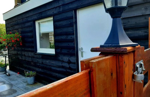 Callantsoog Bed & Breakfast | Tuinhuis Duinroos Deluxe