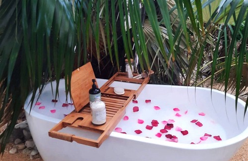 Tibbett's Turn Apartment | Tulixx Onyx. Peaceful quiet, waterfront designer updated apartment.