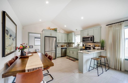 Cherry Street House | Tulsa Vacation Home ~ 3 Mi to Downtown