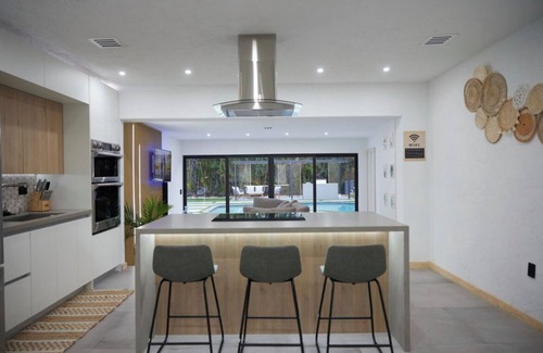 North Miami House | TULUM HOUSE MIAMI SALTWATER HEATED POOL LARGE PRIVATE BACKYARD NEAR BEACH