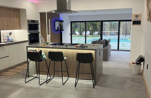 North Miami House | TULUM HOUSE MIAMI SALTWATER HEATED POOL LARGE PRIVATE BACKYARD NEAR BEACH