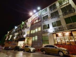 Kampung Surabaya Hotel | Tune Hotel - Waterfront Kuching