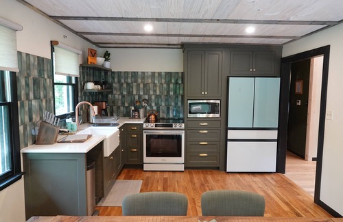 Frenchburg House | Tupelo Honey Home *EV Charger, Hot Tub, Solar Powered!*