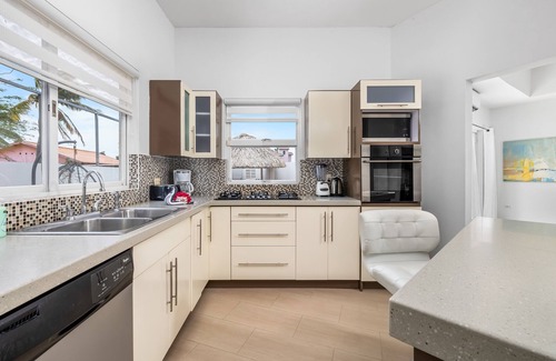 Kamay House | Turibana Villa- 3 Bedroom, 2 Bathroom