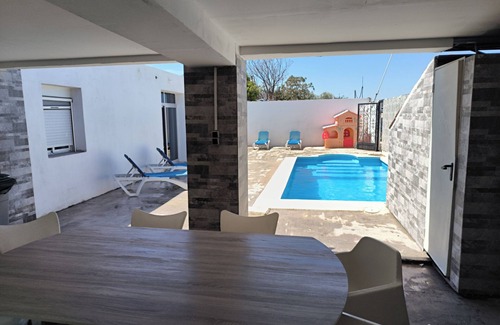 Benicarlo Ski Chalet | Turisblo villa with pool, 3 large bedrooms, large dining room, kitchen and bathroom.