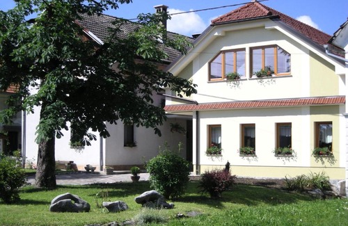 Zerovnica House | Turistična Kmetija Logar
