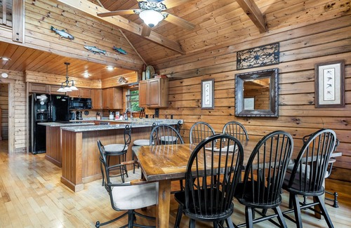 Lancaster Cabin | Turkey Ridge (Dog-Friendly)