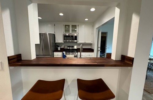 Oxnard Shores Condo | Turnkey Beachside Condo with Pool, Spa, Gym and More