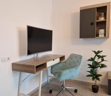 Petrosani Apartment | Turquoise apartment
