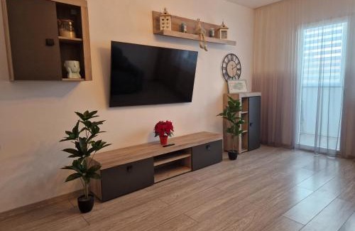 Petrosani Apartment | Turquoise apartment