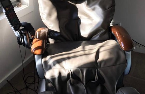 Tootgarook Bed & Breakfast | Turquoise Waters B &B -Private Guest suite with massage chair