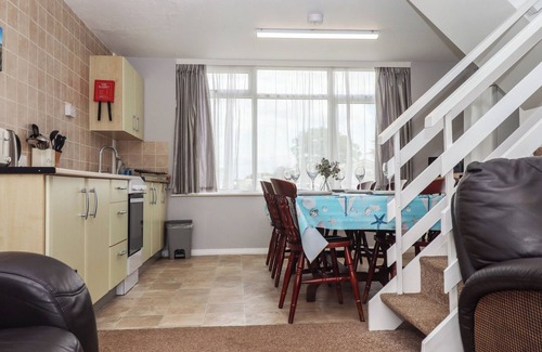Dawlish Warren Cottage | TURTLE CHALET, pet friendly in Dawlish Warren