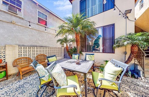 Belmont Shore Apartment | Turtle Den: Work & Play-Walk2Beach-2nd St-Pets OK!