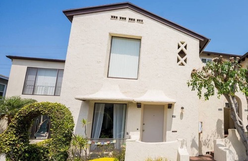Belmont Shore Apartment | Turtle Den: Work & Play-Walk2Beach-2nd St-Pets OK!