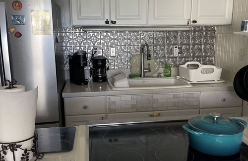 Punaluu Condo | Turtles, Swim Beachfront Ocean view, New bigger AC. Wash-dryer in unit, parking