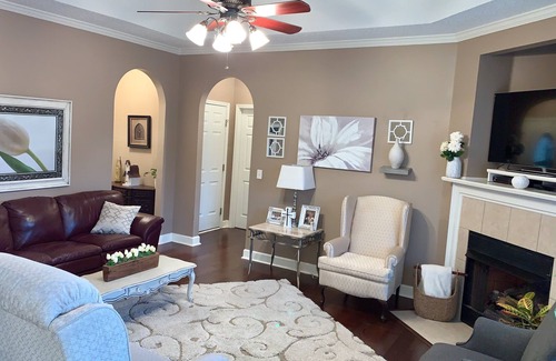 Moundville House | Tuscaloosa Clean, Safe & Stylish House, Minutes from UA and Downtown