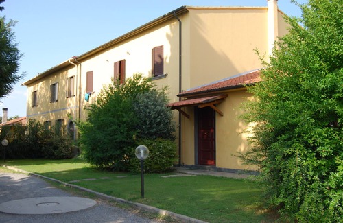 Cecina Apartment | Tuscan countryside apartment, garden, swimming pool, wi-fi, parking for relaxation and sea