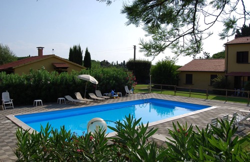 Cecina Apartment | Tuscan countryside apartment, garden, swimming pool, wi-fi, parking for relaxation and sea
