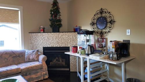 Tuscany House | Tuscan Ridge Guesthouse Calgary West