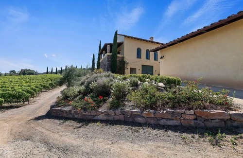 Murrieta Villa | Tuscan Villa w/Vineyard Views!