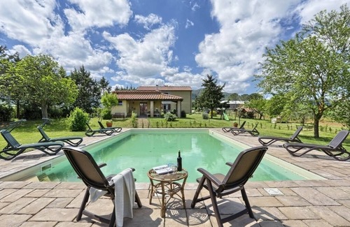 Pomarance Apartment | Tuscany farmhouse | Apartment with garden & swimming pool | Volterra