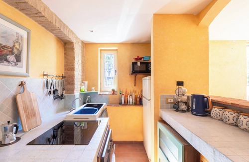 Gioiella House | Tuscany - Townhouse - Sleeps 18 - Garden near Lake