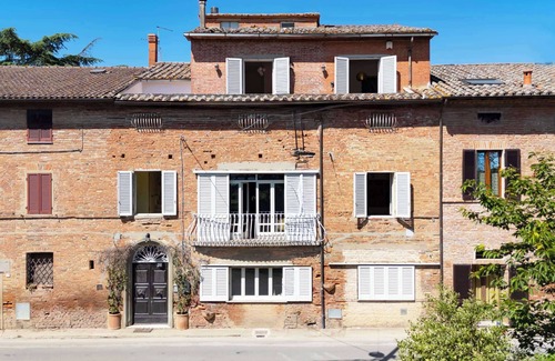 Gioiella House | Tuscany - Townhouse - Sleeps 18 - Garden near Lake