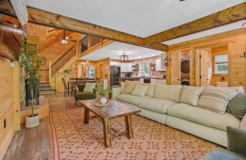 Orbisonia Cabin | Tuscarora Mountain Retreat | Hot Tub, Hiking, Family Cabin